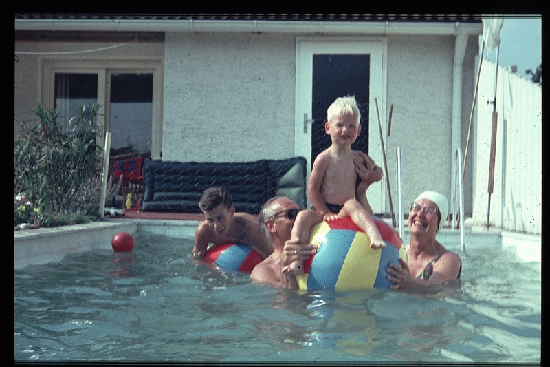 15.Regensburg jun 1966 Ilse,Papa,Walter,Peter.JPG